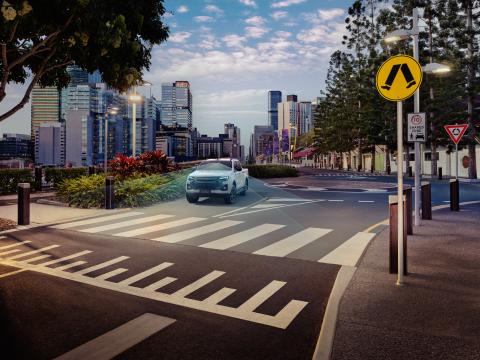 24MY ISUZU D-MAX_16_EU-LHD_CREW_RBE_RoofRail_Camera.jpg
